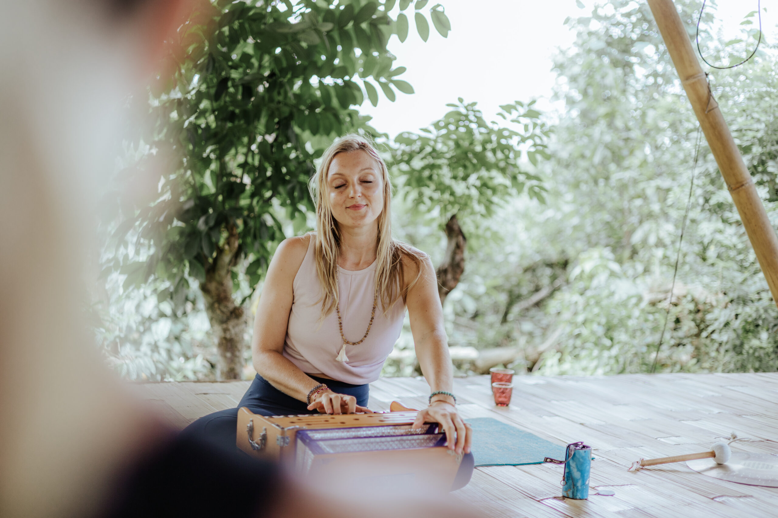 Gracy teaching group class in Bali